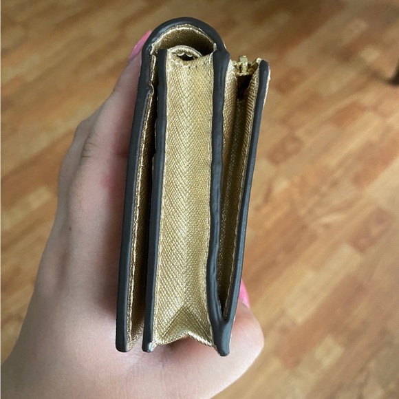 Michael Kors Metallic Gold wallet - Picture 4 of 9